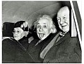 Полная фотография с Эйнштейном и его языком вот такая!