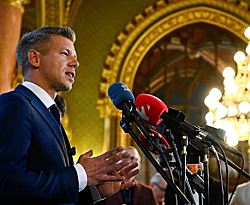 Венгрия вернула Украине деньги и золото, изъятые у "Ощадбанка".