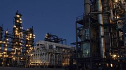 Рязанский НПЗ «Роснефти», крупнейший у компании, остановил переработку нефти на самой мощной из трех своих установок из-за удара беспилотника