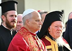 Папа римский Лев XIV и Вселенский патриарх Варфоломей в Стамбуле высказались в поддержку межрелигиозного диалога. 