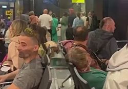 Массовые задержки рейсов в московских аэропортах. Часть людей ждут вылета более 33 часов.