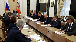Путин отчитал чиновников за резкое замедление экономики