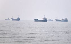 Мировой спрос на нефть падает, но американские водители продолжают покупать больше бензина