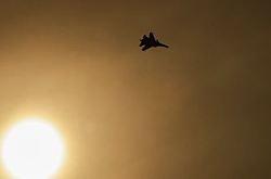 В Крыму потерпел крушение истребитель Су-30, экипаж катапультировался, сообщает Минобороны.