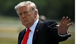 Трамп объявил о начале операции по освобождению судов, застрявших в Персидском заливе. Иран ответил