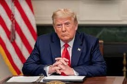 Трамп подпишет указ, запрещающий банкам отказывать в обслуживании клиентам «по идеологическим мотивам» — Bloomberg