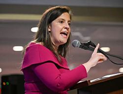 Опрос: Стефаник опережает Хочул в гонке за пост губернатора Нью-Йорка