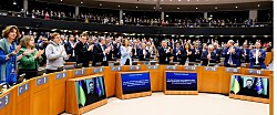Овации Зеленскому и головомойка Орбану: спецсессия ЕП