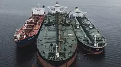 Теневой флот РФ может не только запускать дроны, но и возить оружие – исследователь Кохв