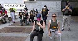 ФБР уволило агентов, вставших на колено во время протестов за Джорджа Флойда