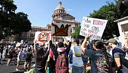 По всей стране запланированы протесты «Нет королям» против Трампа