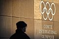 Российские спортсмены не смогут выступать под флагом РФ до конца 2022 года