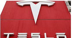 Tesla отзовет более 1,8 миллиона автомобилей в США из-за проблем с капотом