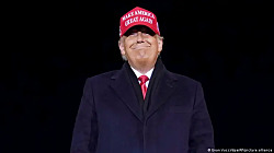 Трамп назвал новые удары по Ирану "любовным похлопыванием".